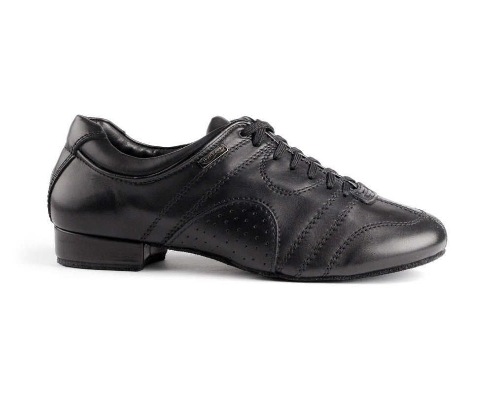 Portdance PD Lässiger schwarzer Tanzschuh mit niedrigem Absatz, Schnürsenkeln und perforiertem Seitendesign.